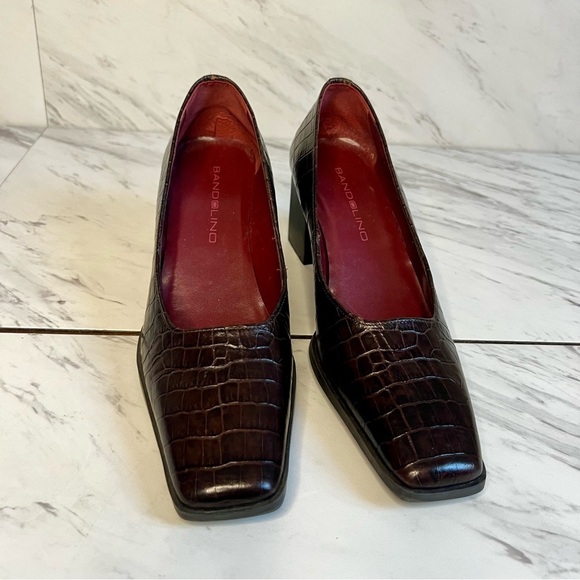 3/$60 Bandolino Moon Croc Square Toe Leather Chocolate Pump Heel SZ 6.5 - Picture 2 of 6